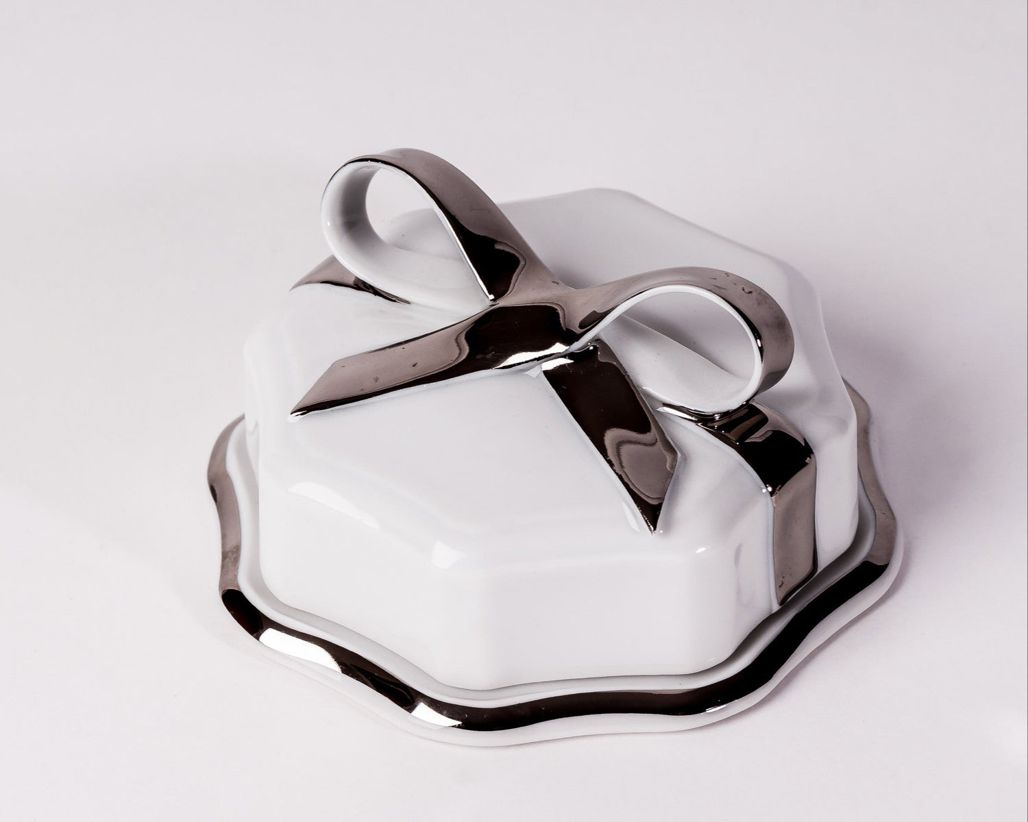 Lovely Porcelain Box With Platinum Ribbon - Diamond Fine Porcelain - 2