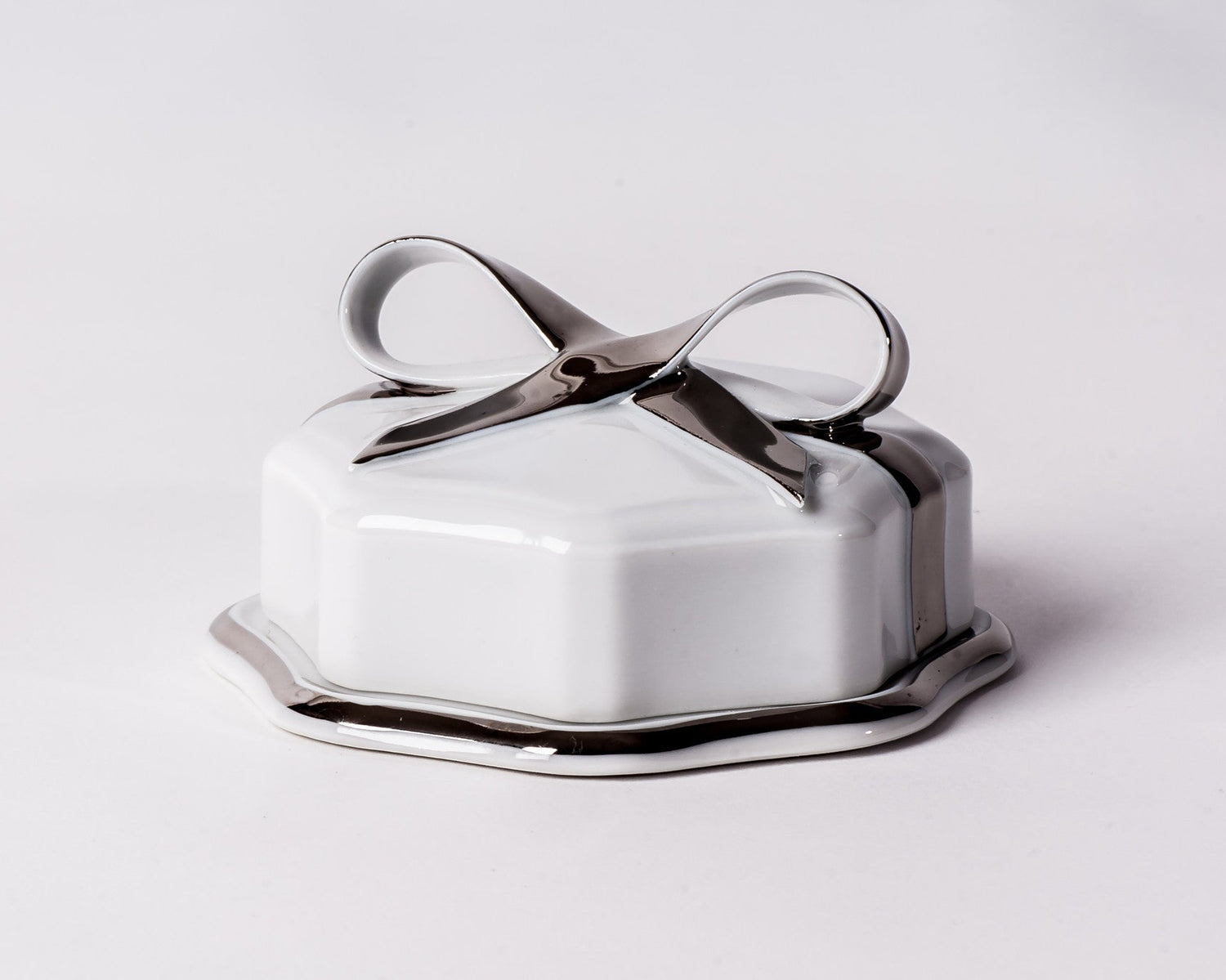 Lovely Porcelain Box With Platinum Ribbon - Diamond Fine Porcelain - 1