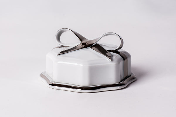 Lovely Porcelain Box With Platinum Ribbon - Diamond Fine Porcelain - 1