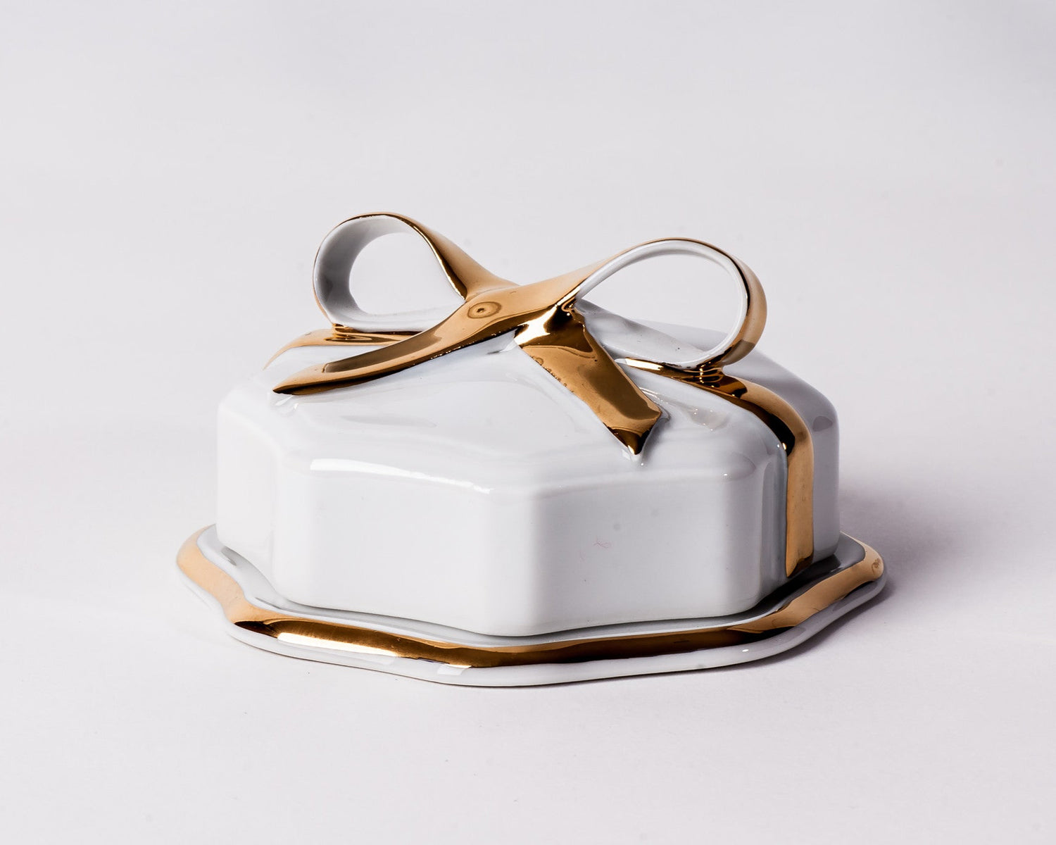 Lovely Porcelain Box With Gold Ribbon - Diamond Fine Porcelain - 1