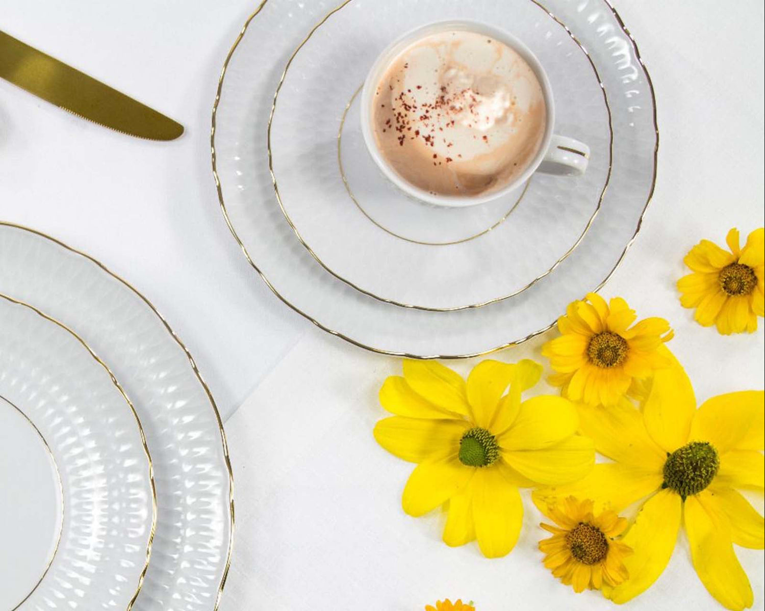 Set of 4 Cups & Saucers | Gold Line | Sofia